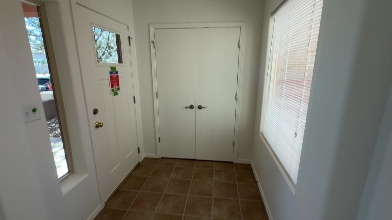 5691 University Blvd Se - Photo 4 of 33