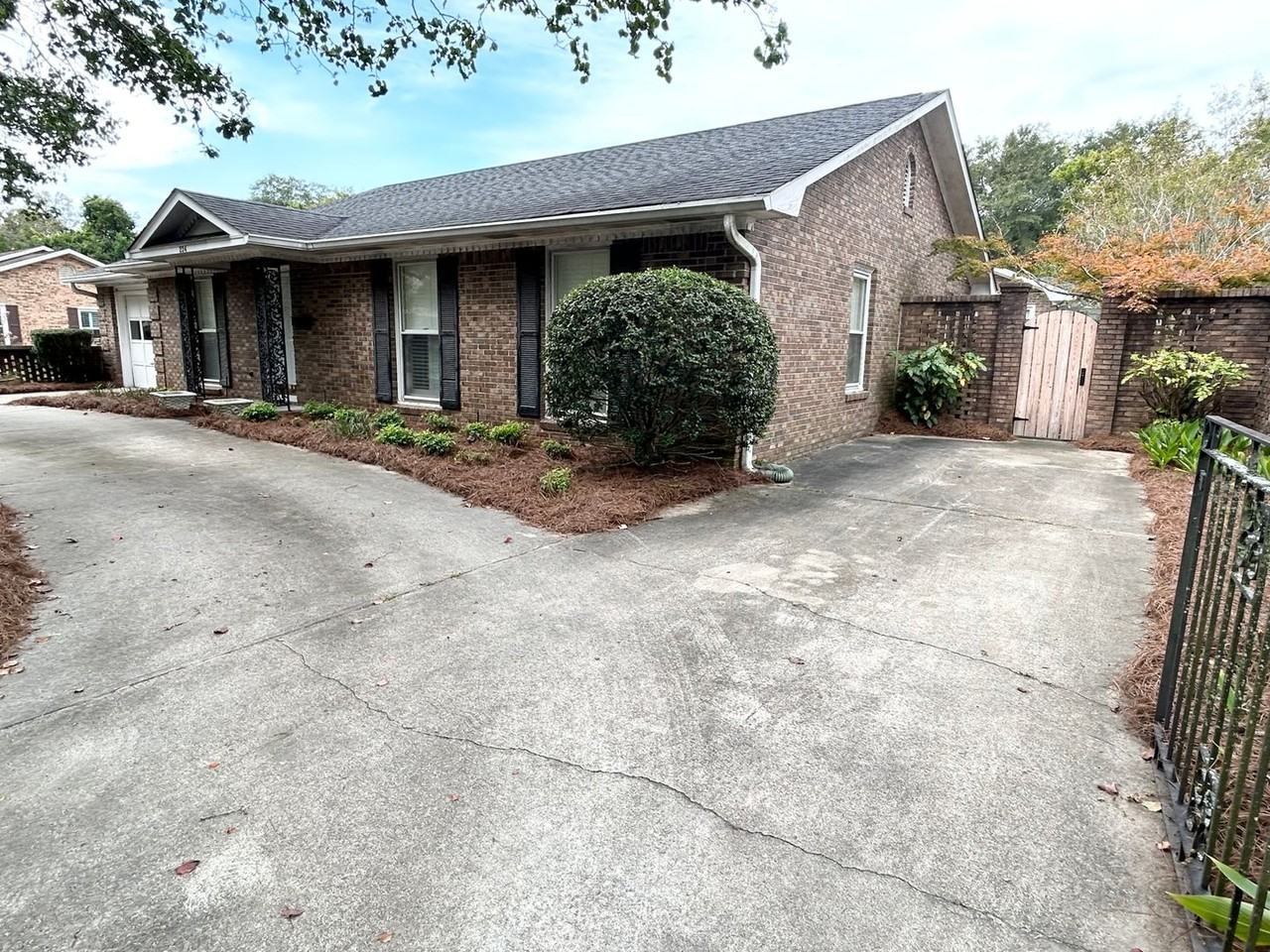 224 N Salem Ave - Photo 2 of 8