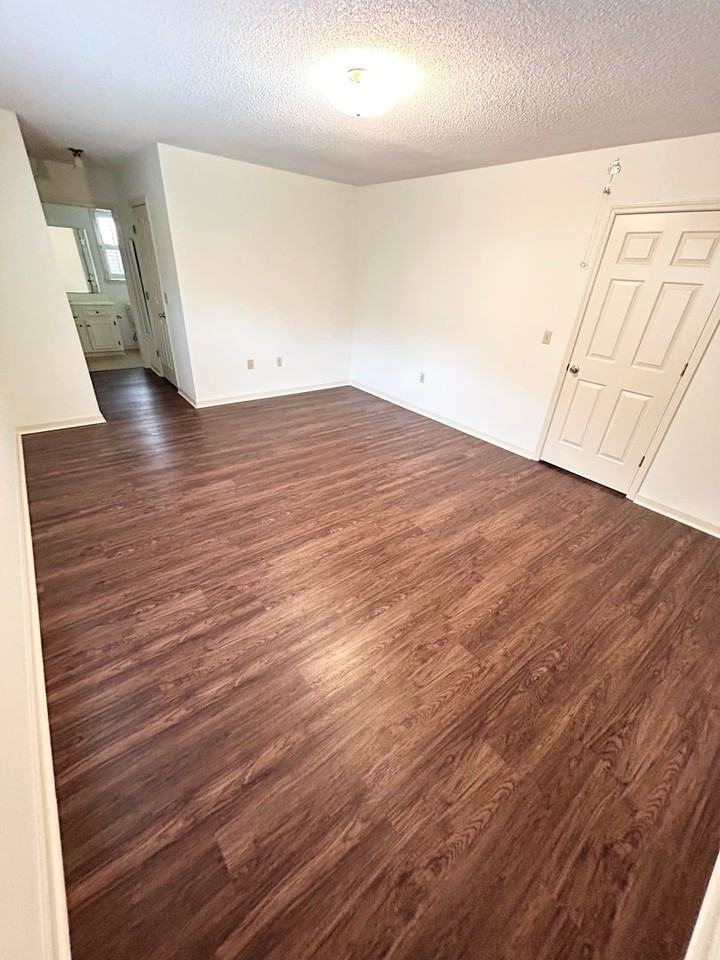 224 N Salem Ave - Photo 5 of 8