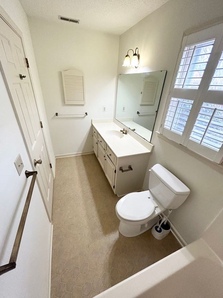 224 N Salem Ave - Photo 6 of 8