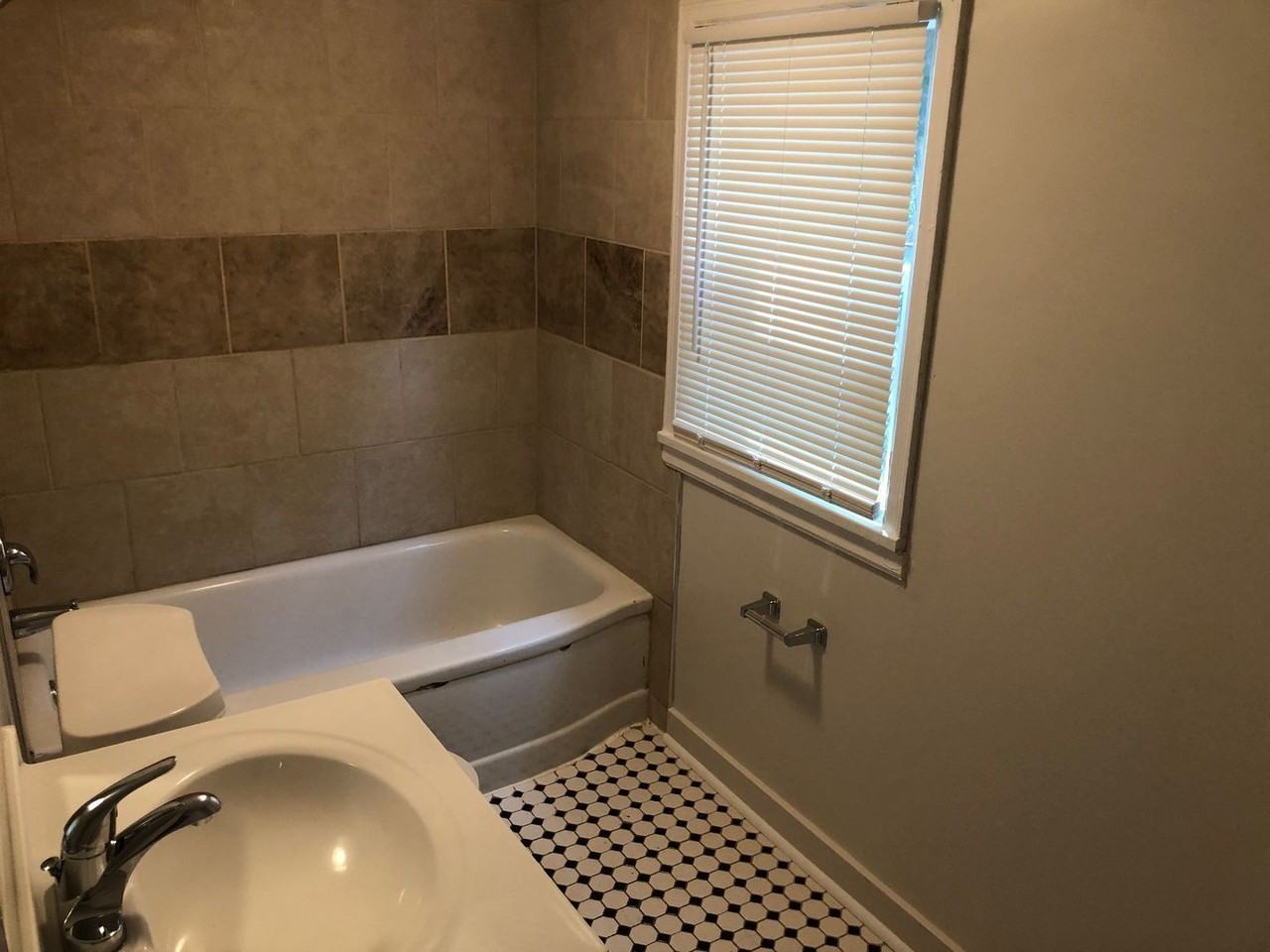 3533 N 39th St - Photo 6 of 11