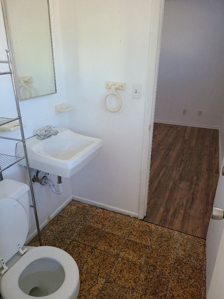 2446 E Blanche Dr - Photo 6 of 10