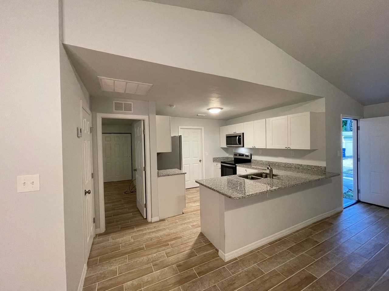 2127 Worrington St - Photo 6 of 28