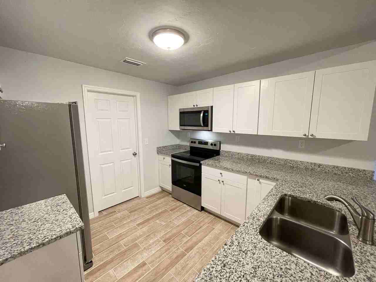 2127 Worrington St - Photo 7 of 28