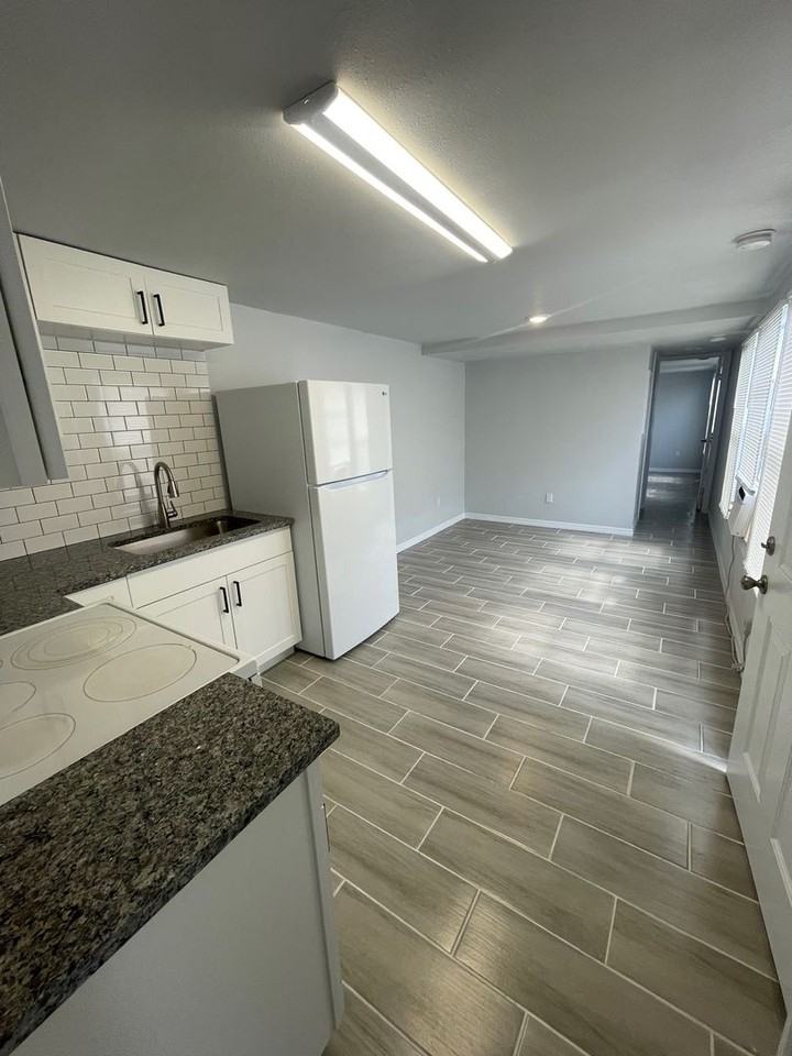 1106 50th Avenue Dr W - Photo 2 of 10