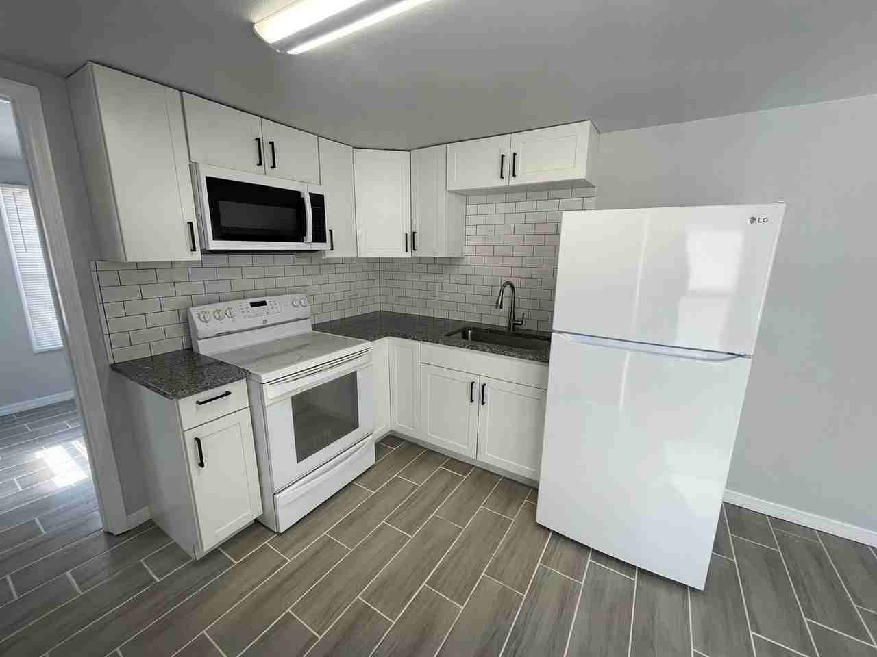 1106 50th Avenue Dr W - Photo 3 of 10