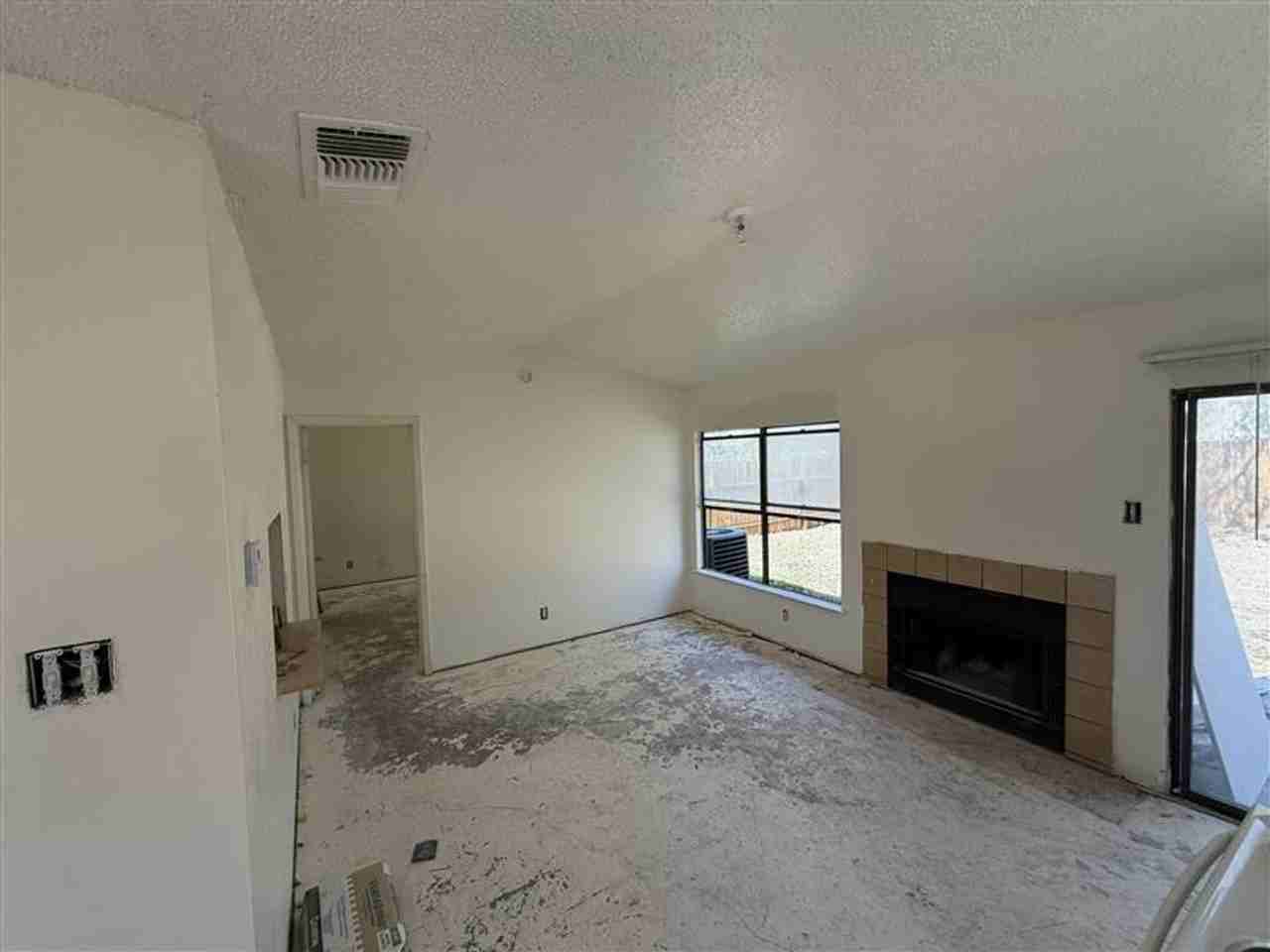 2631 Corian Glen Dr - Photo 3 of 17