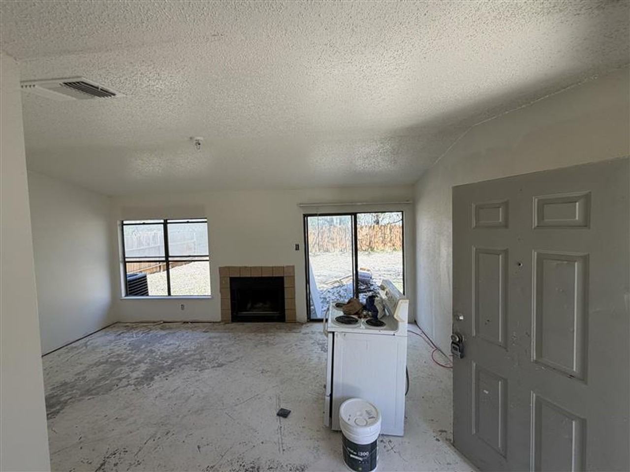 2631 Corian Glen Dr - Photo 4 of 17