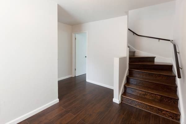 1560 Mckinnon Ave - Photo 2 of 17