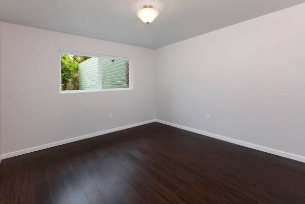 1560 Mckinnon Ave - Photo 3 of 17