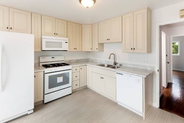 1560 Mckinnon Ave - Photo 6 of 17