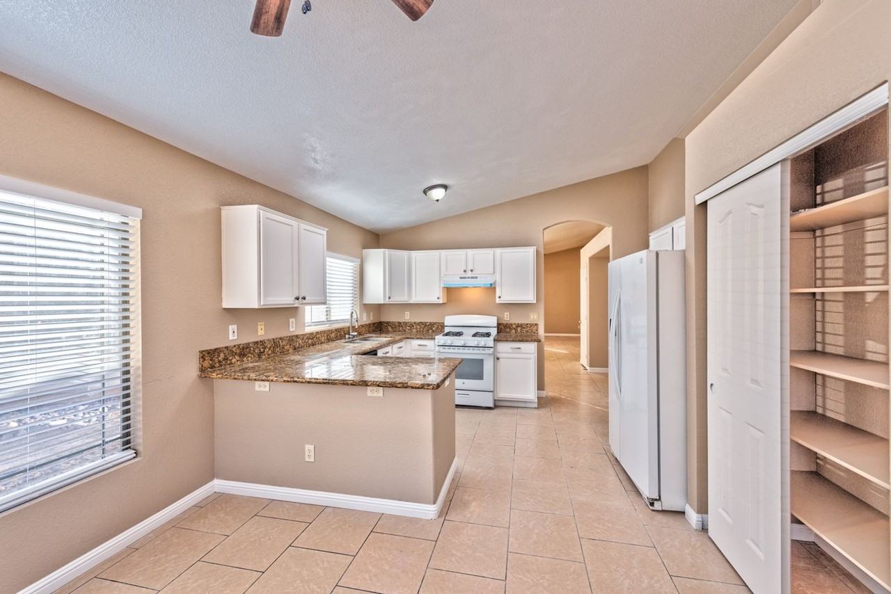 8997 Living Rose St - Photo 6 of 14