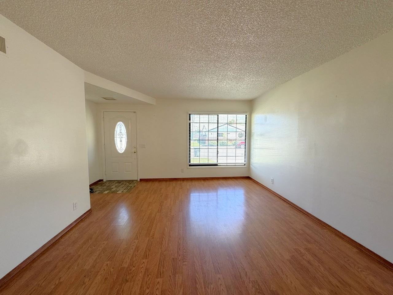 237 Amherst Pl - Photo 3 of 19