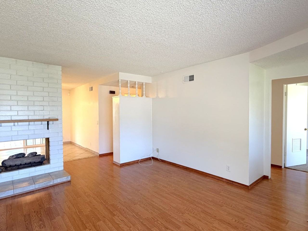 237 Amherst Pl - Photo 4 of 19