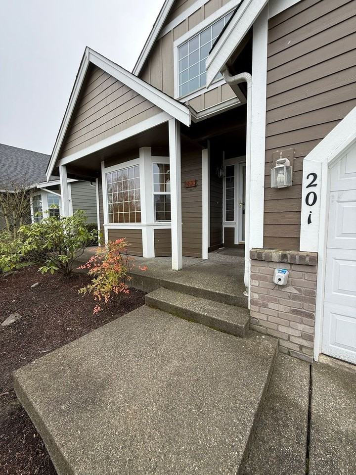 201 Robin St Sw - Photo 3 of 42