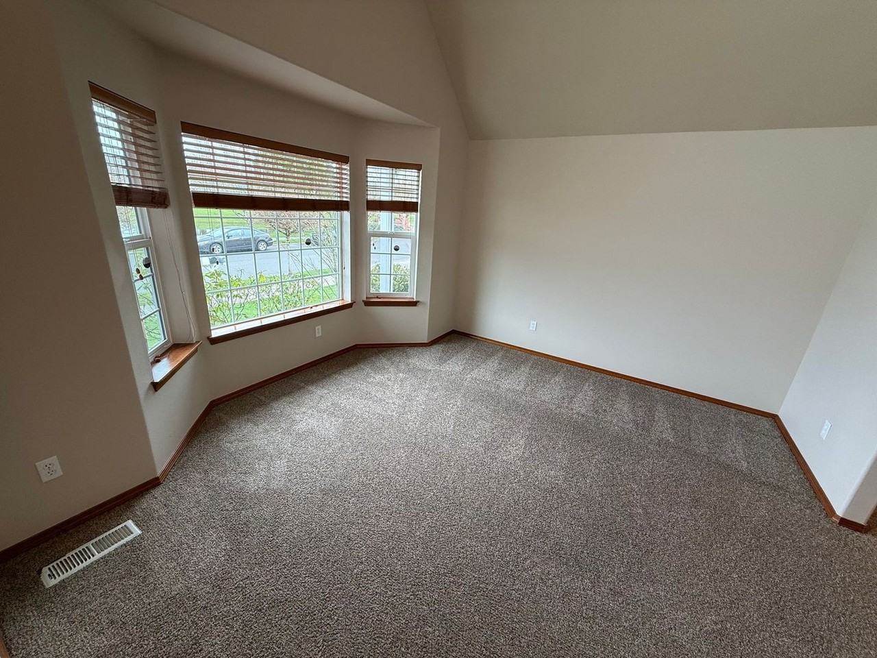 201 Robin St Sw - Photo 5 of 42