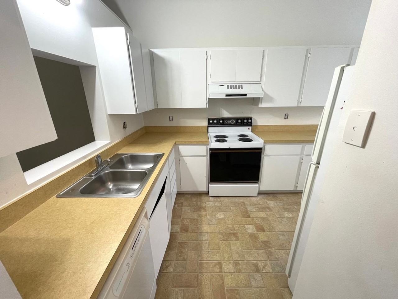 7270 Cloister Dr - Photo 2 of 20