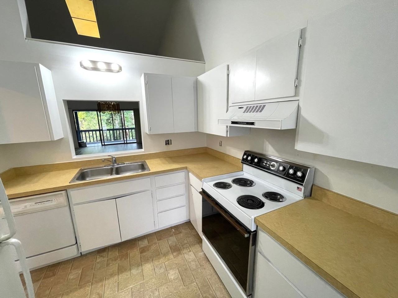 7270 Cloister Dr - Photo 4 of 20