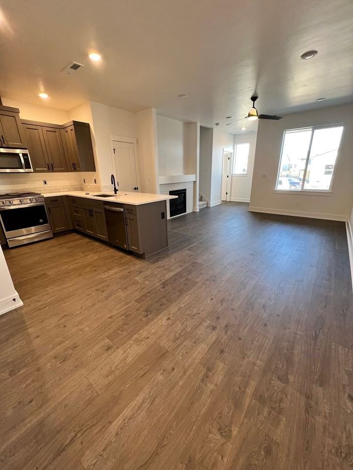 3017 Ne Red Jasper Pl - Photo 2 of 18