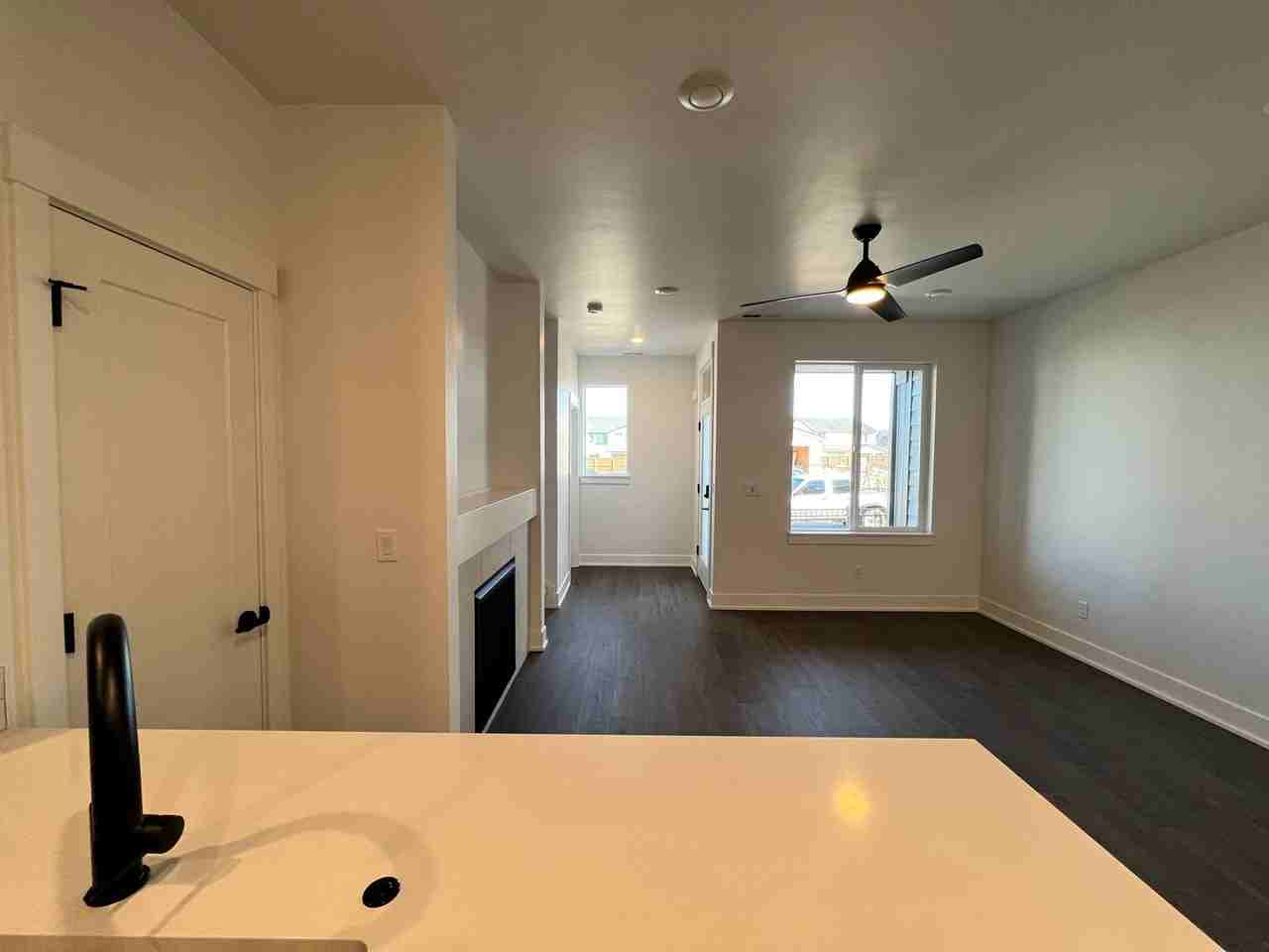 3017 Ne Red Jasper Pl - Photo 3 of 18