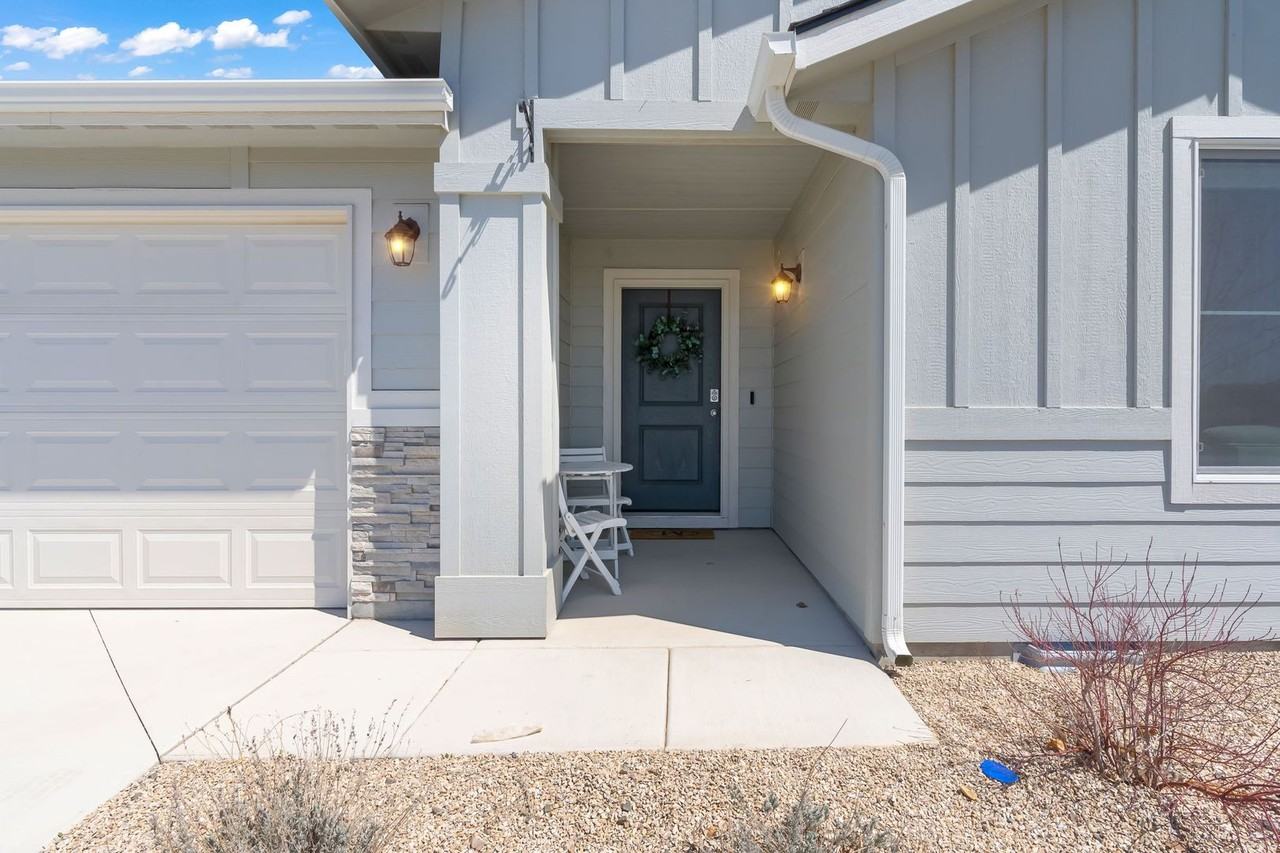 6740 S Nordean Ave - Photo 2 of 17