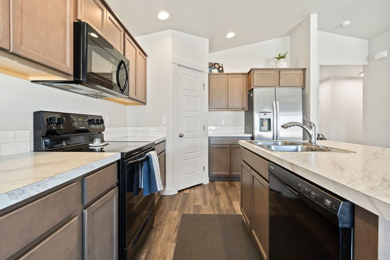 6740 S Nordean Ave - Photo 6 of 17