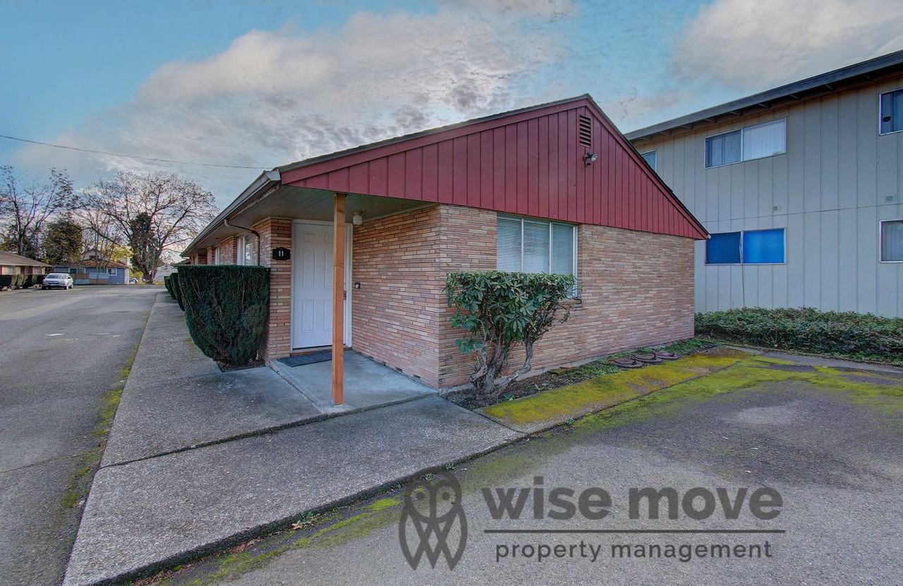 2605 E Mill Plain Blvd #11 - Photo 2 of 16