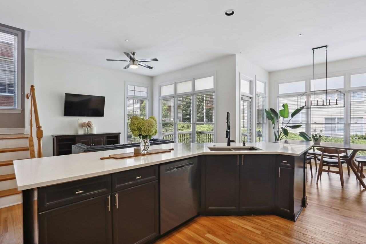 308 Creekbank Way Se - Photo 4 of 31