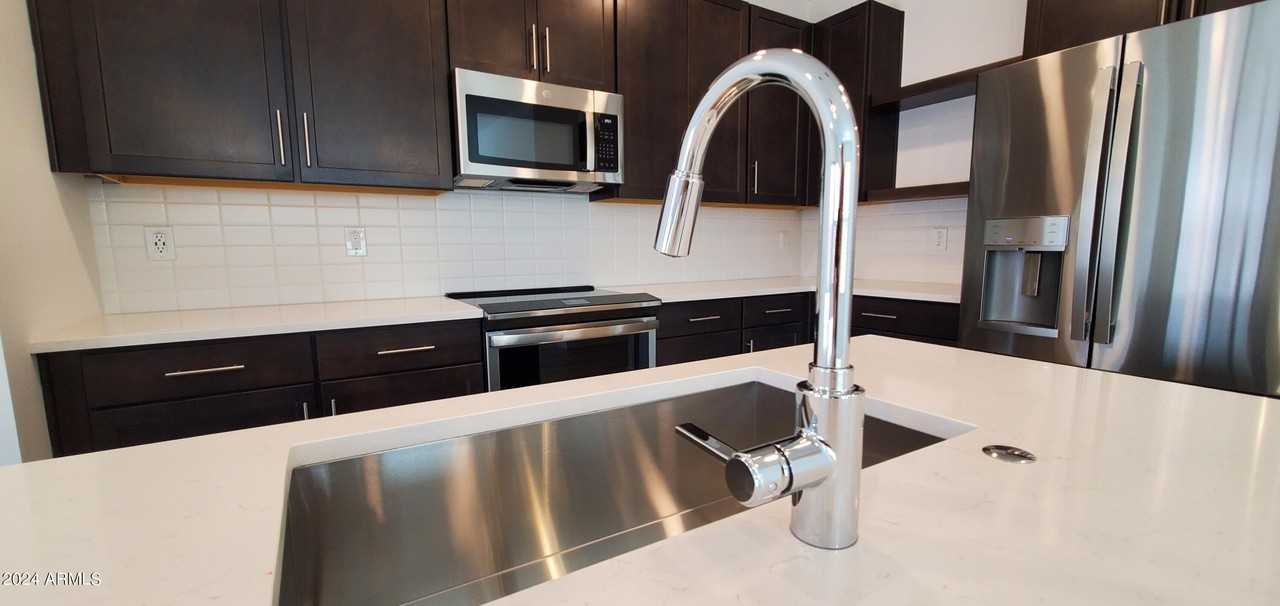 7812 N 79th Dr - Photo 4 of 43