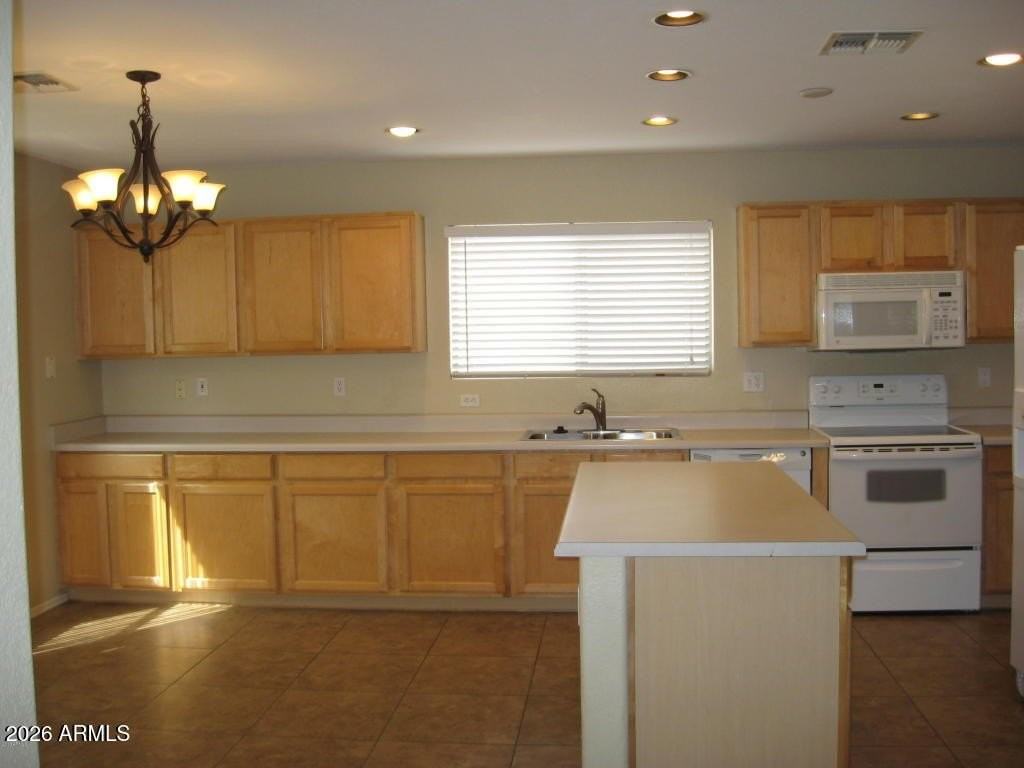 2161 E 35th Ave - Photo 3 of 12