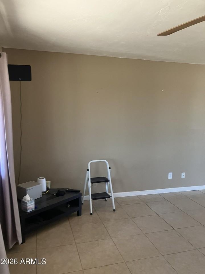 17801 N 8th Dr - Photo 5 of 37