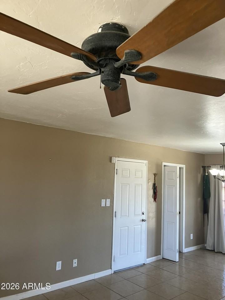 17801 N 8th Dr - Photo 7 of 37