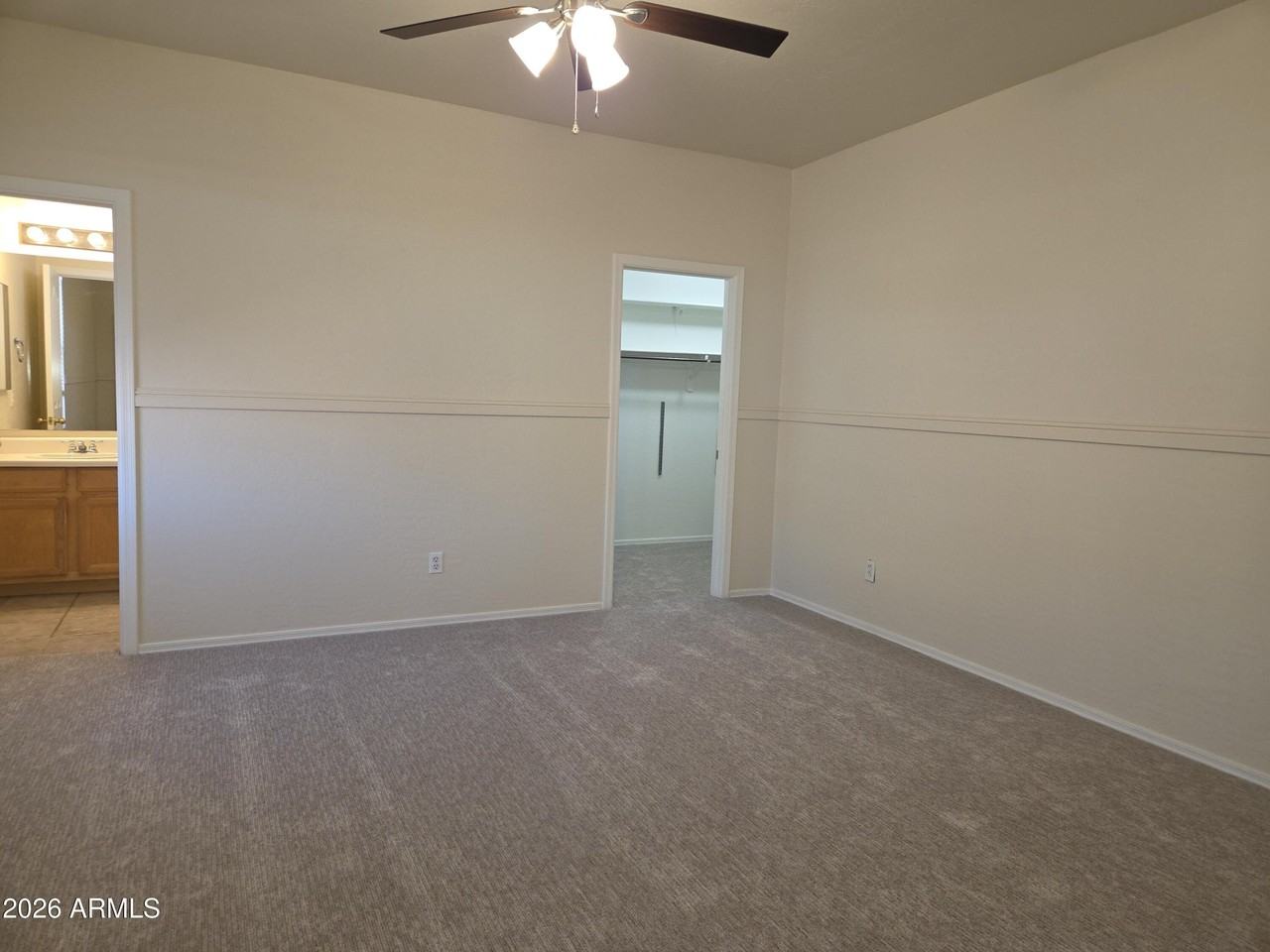 426 N Oak St - Photo 5 of 12