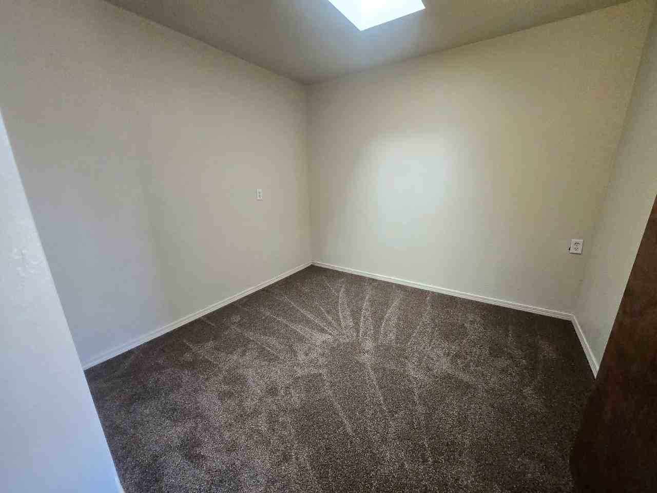 424 E 4th St Apt B - Photo 3 of 5