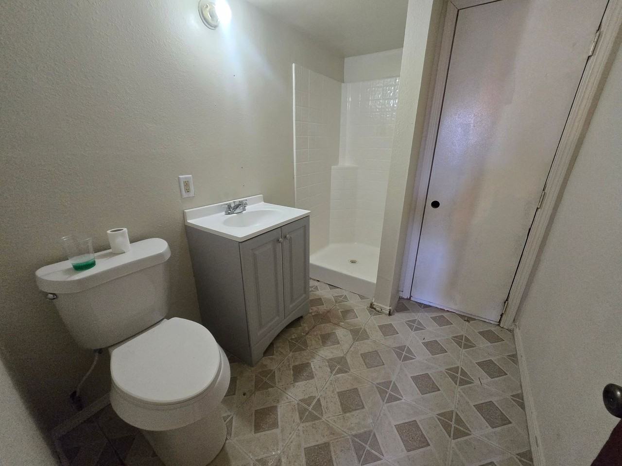 424 E 4th St Apt B - Photo 5 of 5