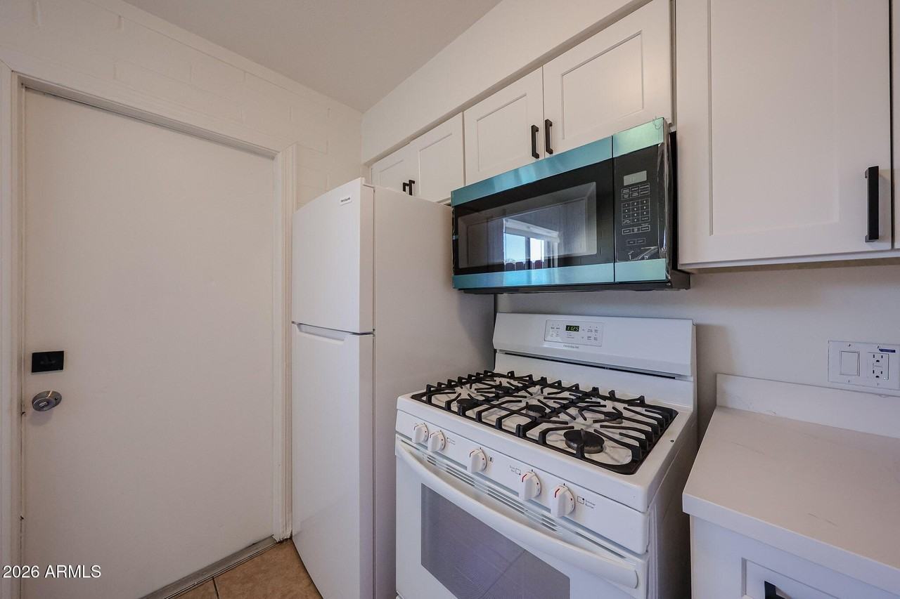 3202 N 66th St Apt 4 - Photo 5 of 16