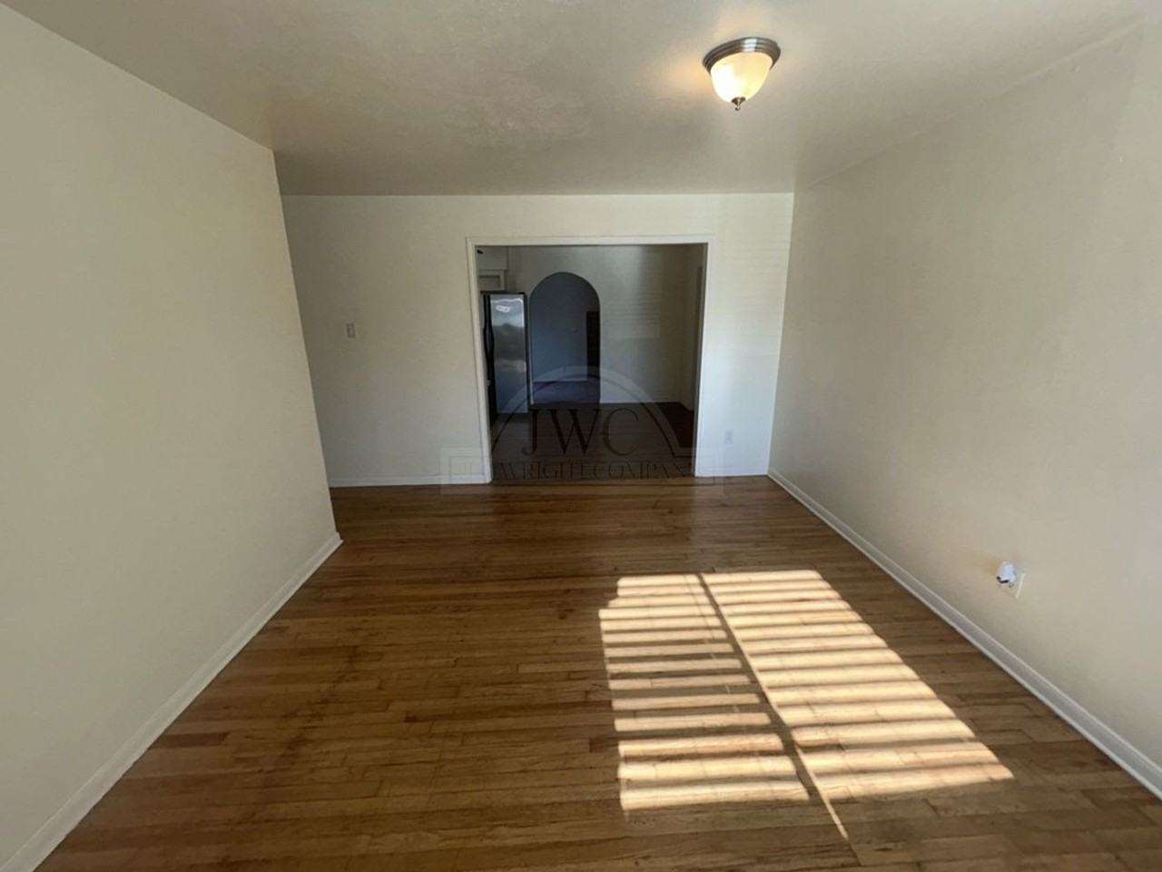 304 Oak St - Photo 3 of 18