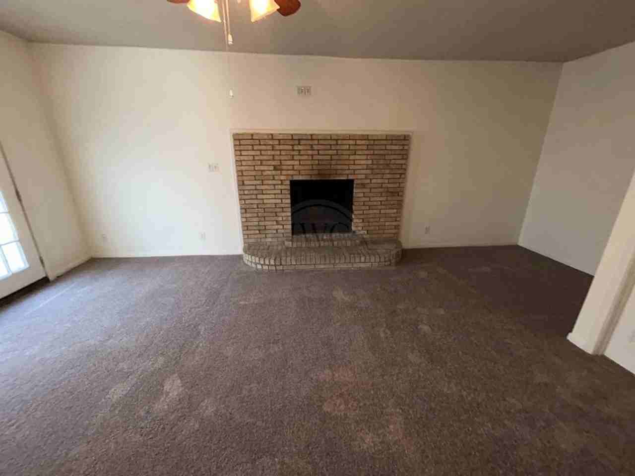 304 Oak St - Photo 4 of 18