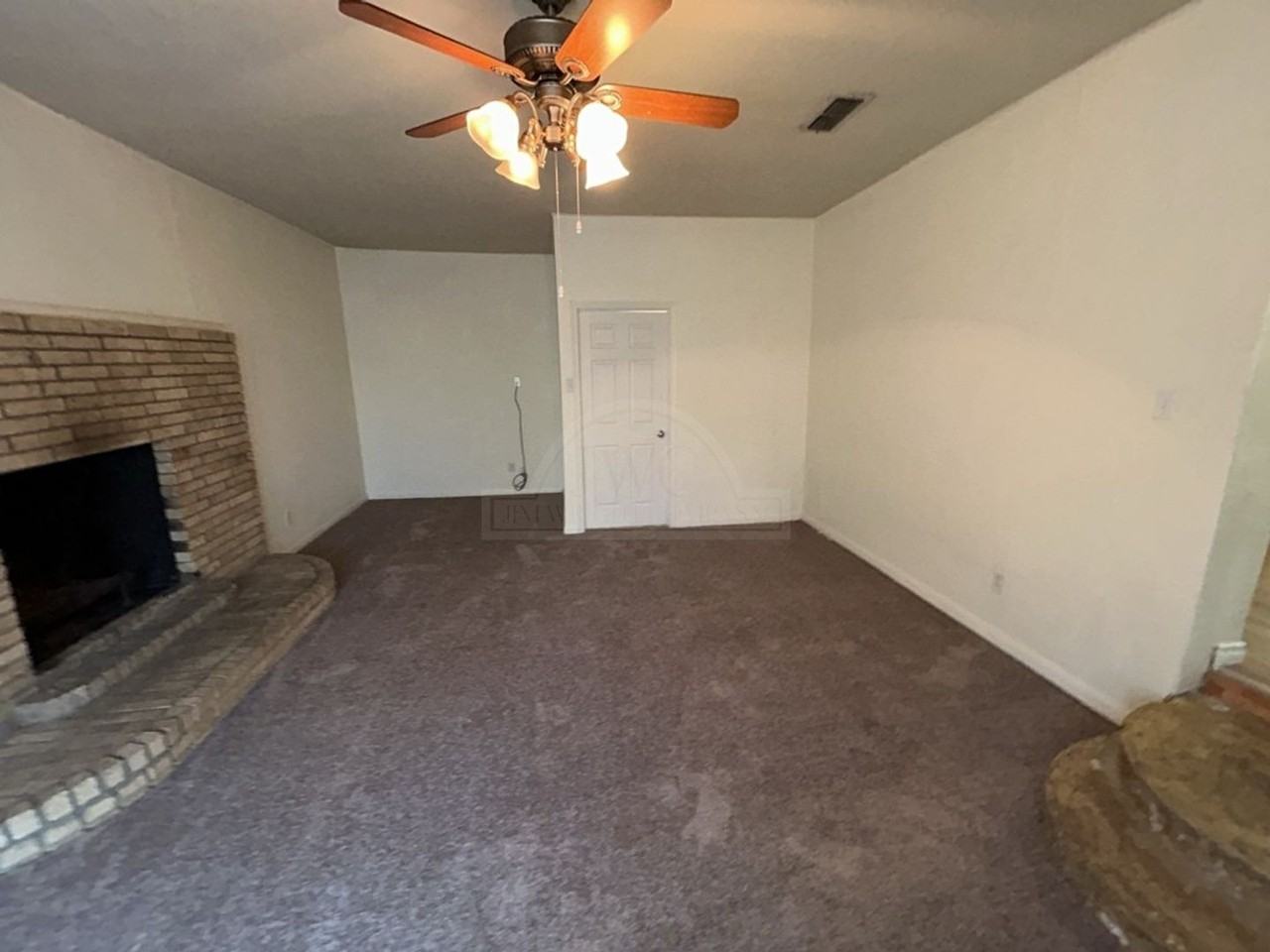 304 Oak St - Photo 5 of 18