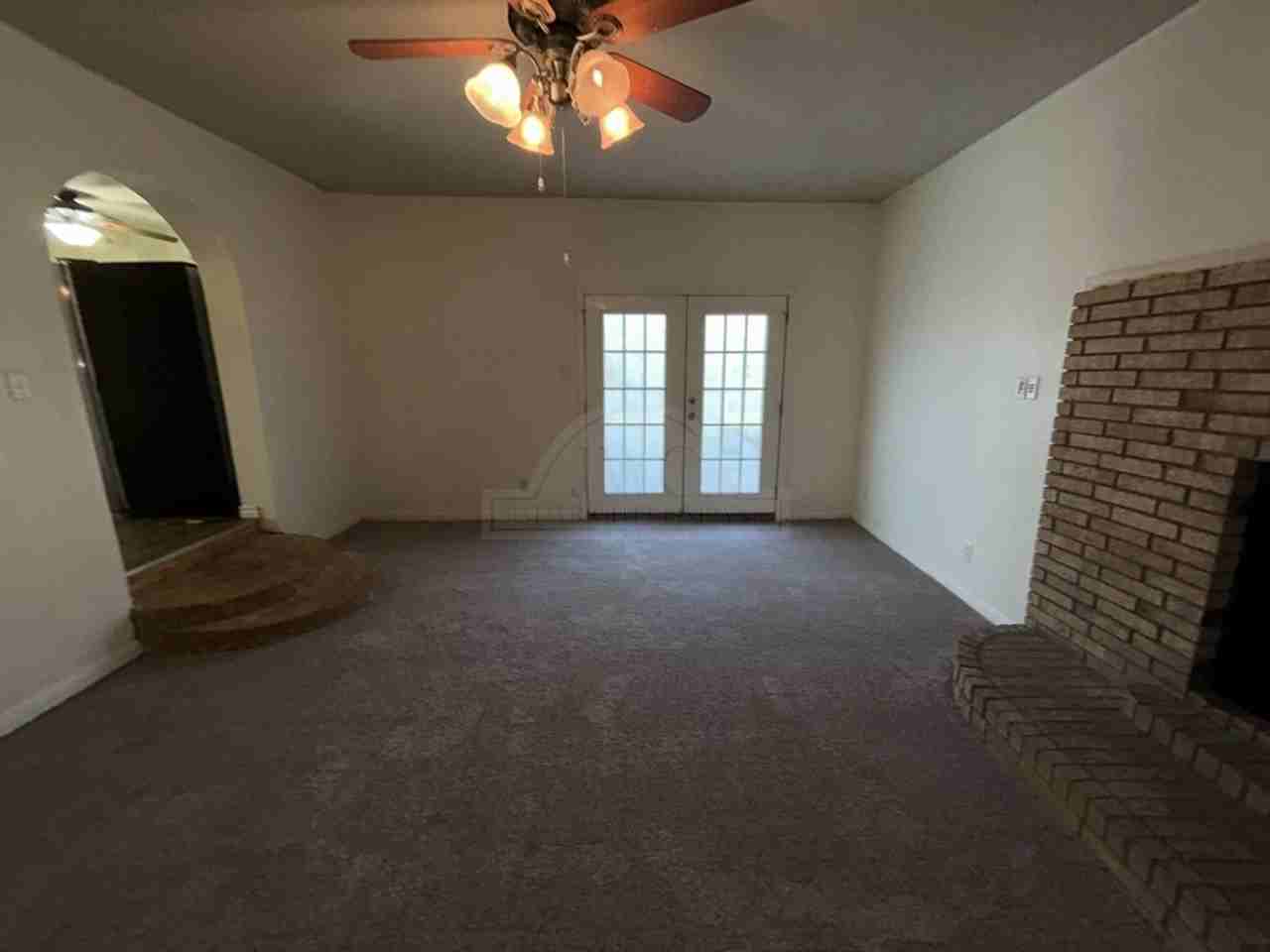 304 Oak St - Photo 6 of 18