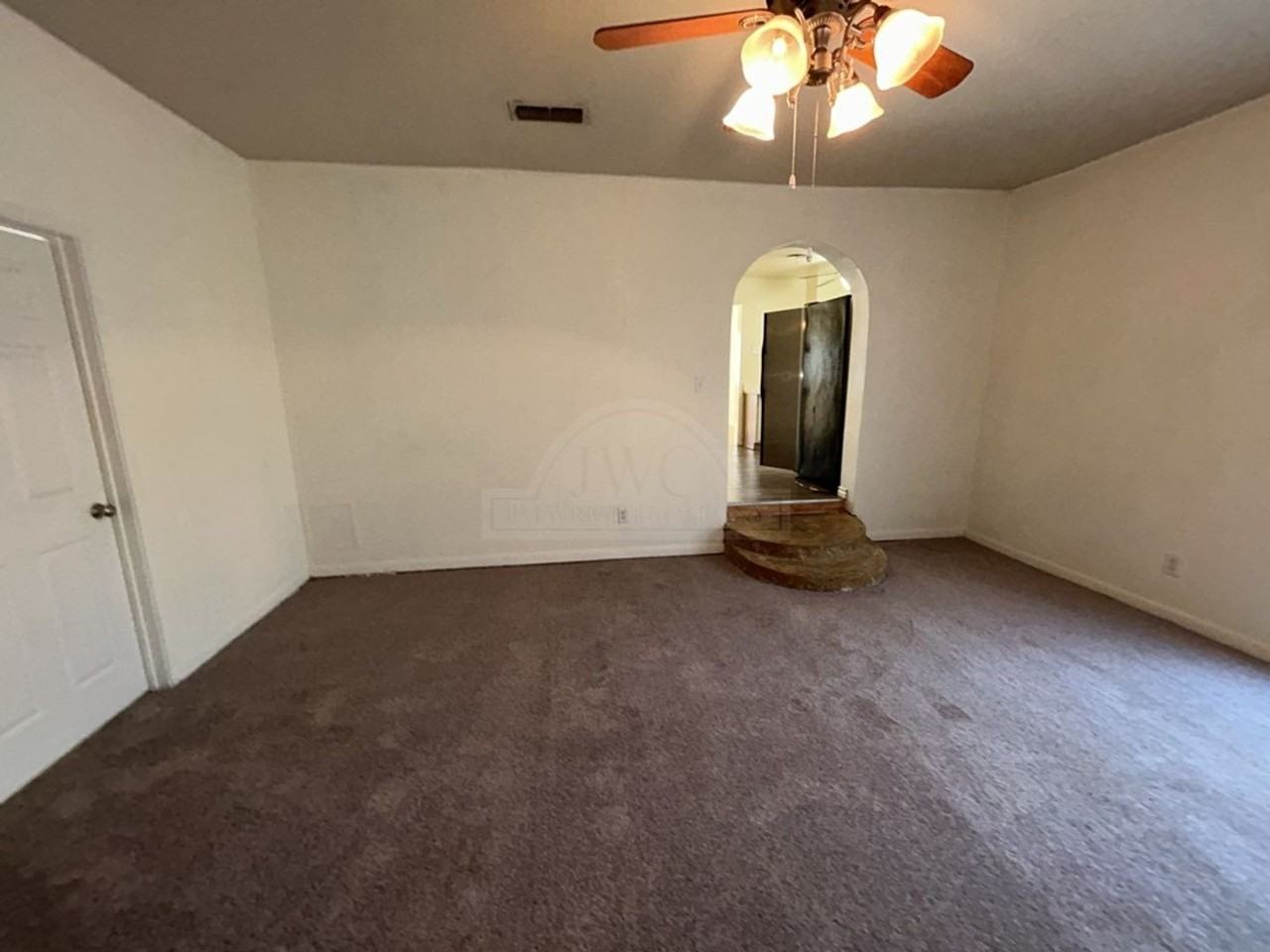 304 Oak St - Photo 7 of 18