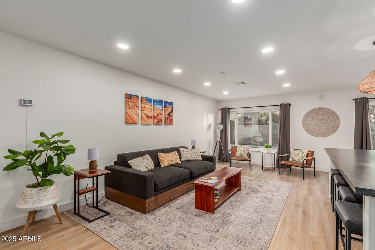 5253 E Beck Ln - Photo 3 of 20