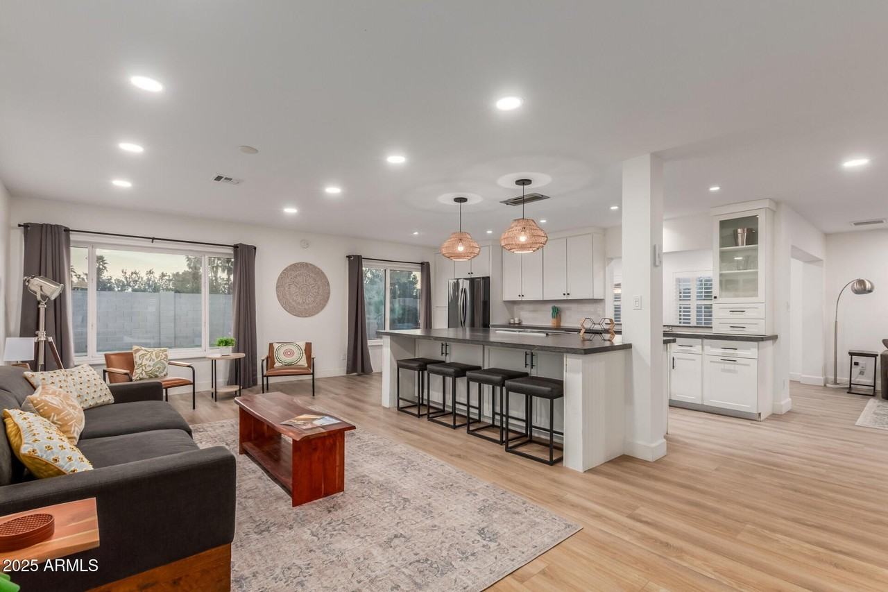 5253 E Beck Ln - Photo 4 of 20