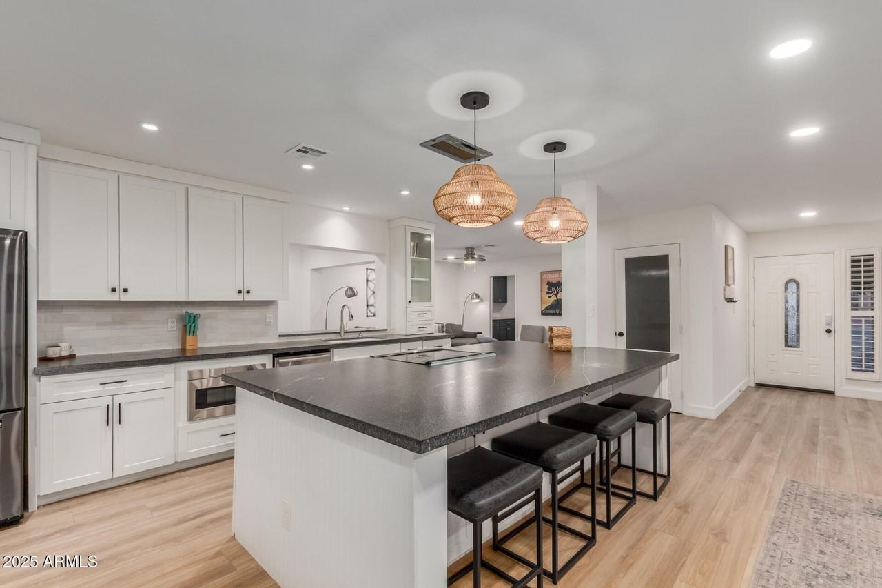 5253 E Beck Ln - Photo 5 of 20