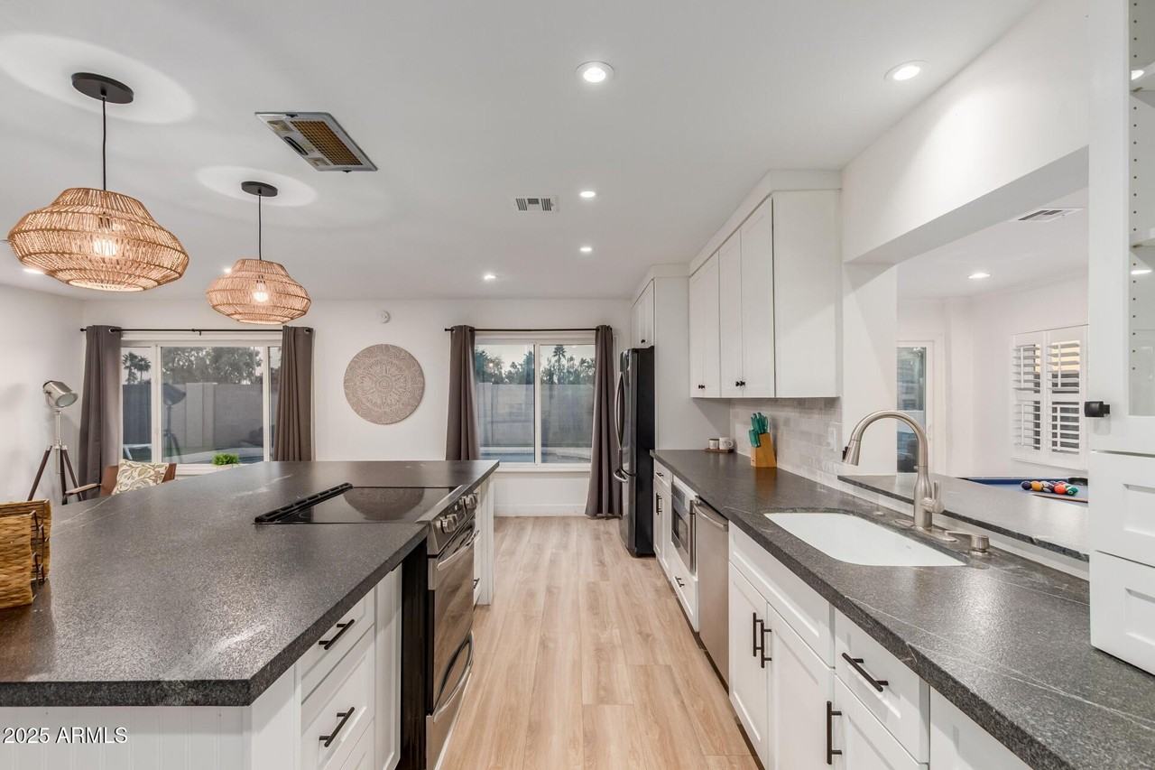 5253 E Beck Ln - Photo 7 of 20