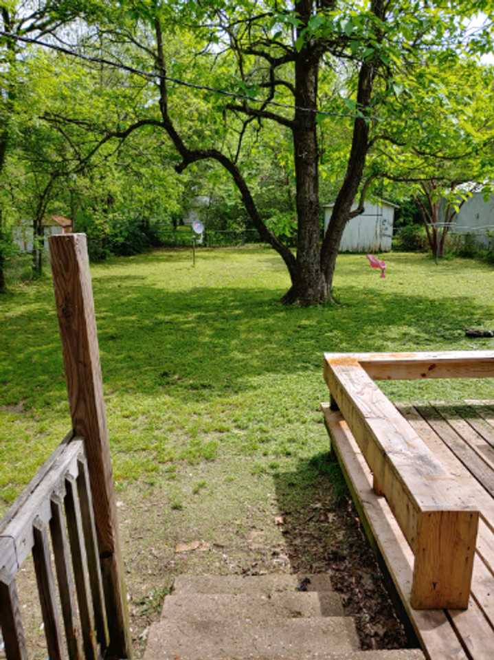 1302 Pecan St - Photo 2 of 13