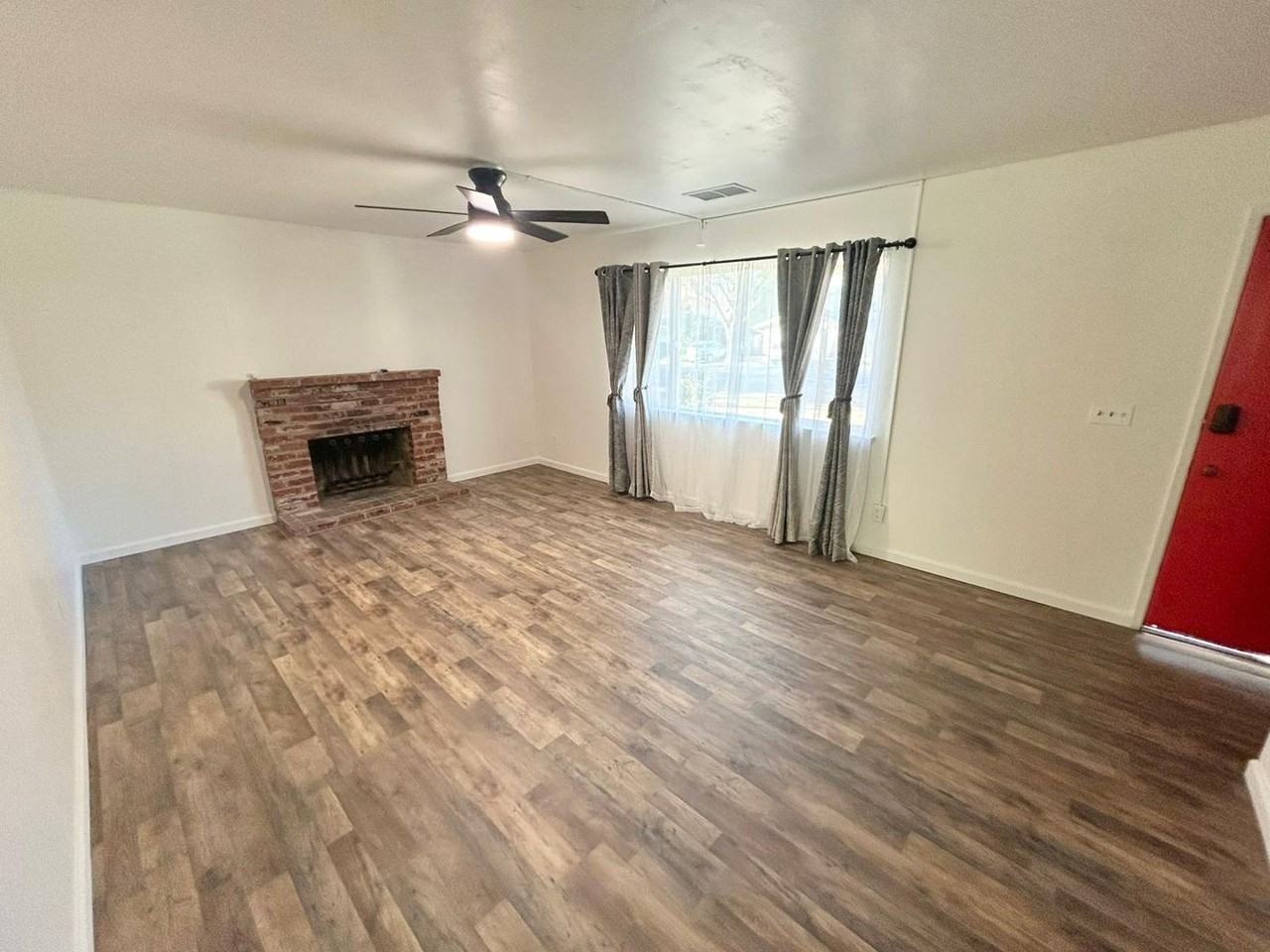 2102 Whittier Dr - Photo 2 of 11