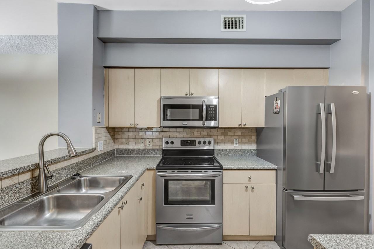 1105 Reserve Ct - Photo 4 of 31