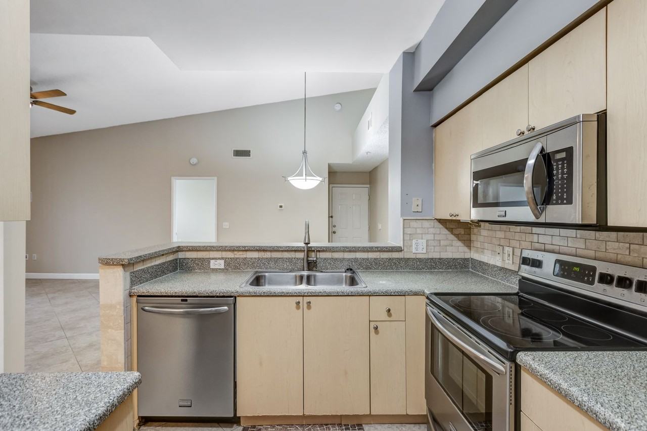 1105 Reserve Ct - Photo 5 of 31