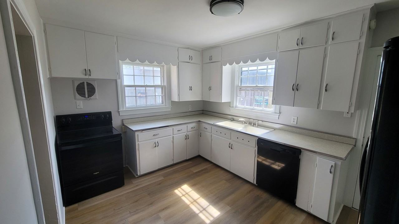 216 Saint Marys St - Photo 4 of 15